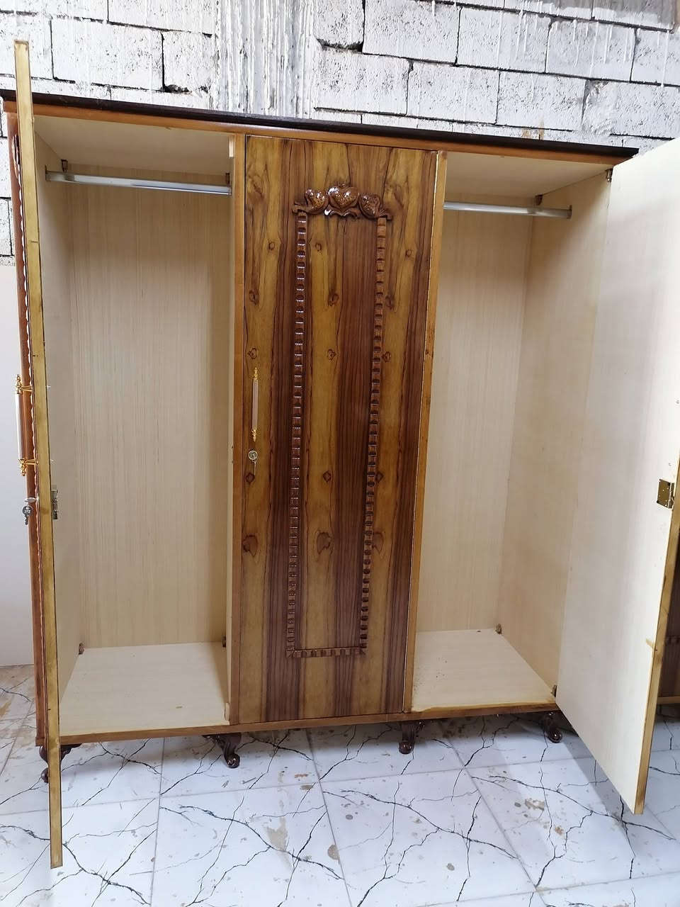 كما عودانكم كل يوم تفصال جديد عملنا لهذة اليوم جهزنا تفصال كناتير صاج عراقي
يوجد لدينا تفصال كناتير بوفيات غرف النوم الصاج الثقيل 🔨 🔨 🪚
🔨 معمل سعد النجار
📍 كركوك – نهاية شركة الطارق
📞 ***********
#معمل_سعد_النجار #كنتور_صاج #تفصال_خصوصي #شغلنا_يحچي
