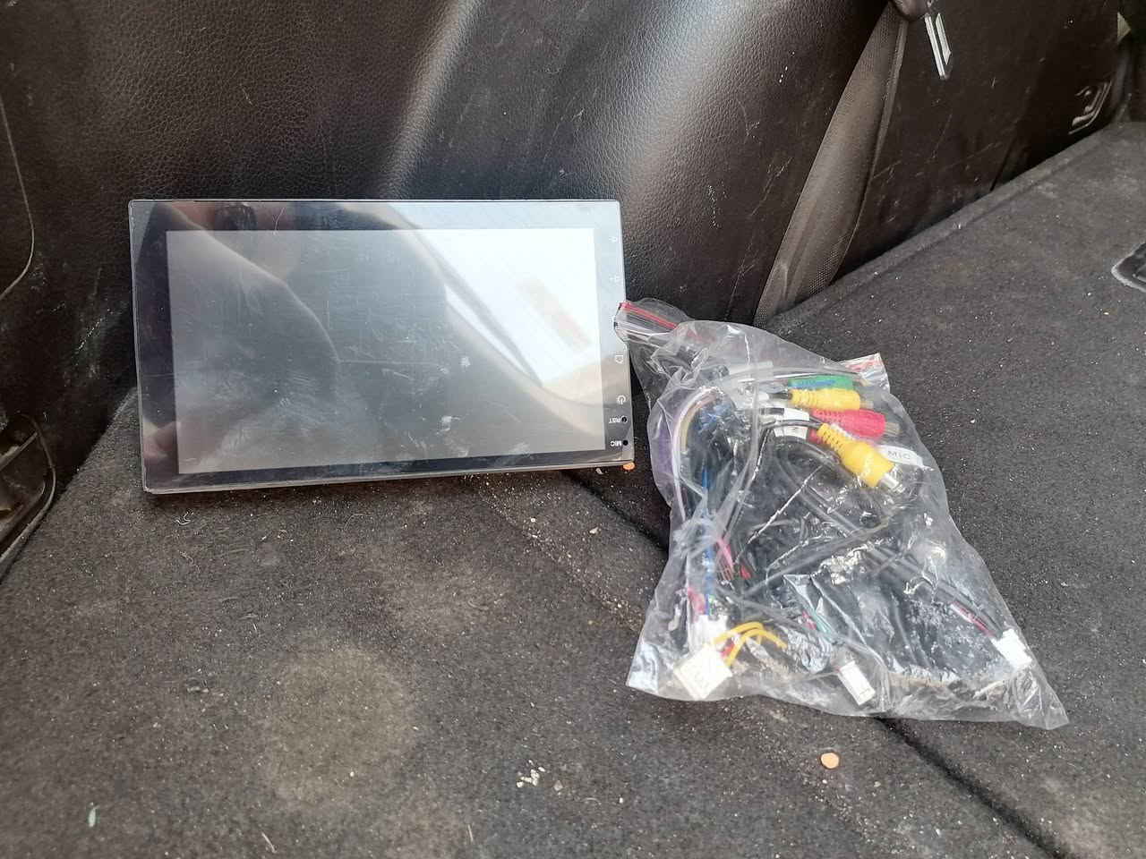 شاشت سياره جديده شتريناهة وماصارت علسياره مكان رميثه ***********
