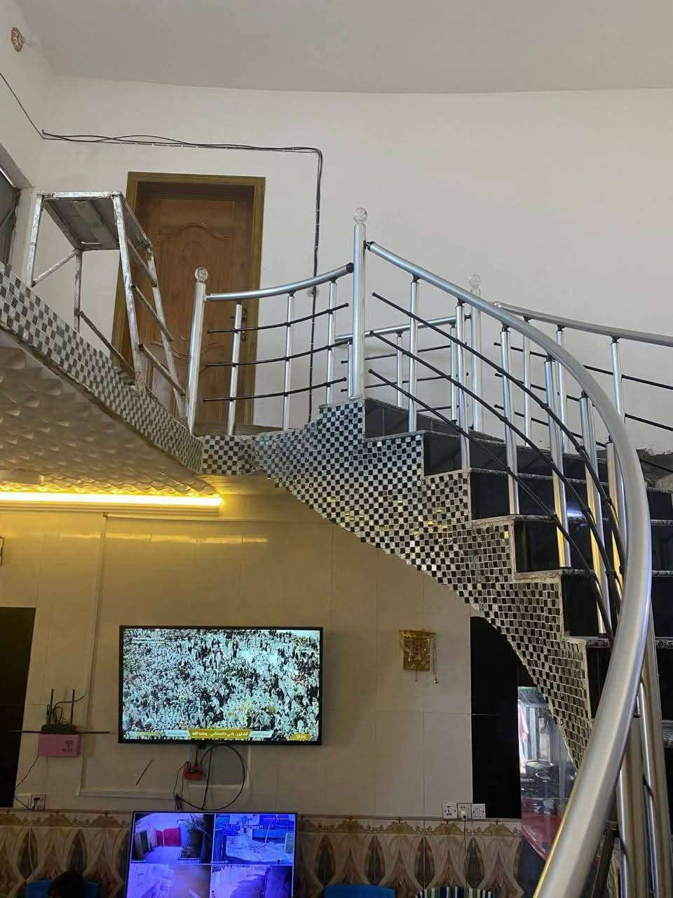 السلام عليكم 

بيت طابو زراعي سند 25 للبيع المساحه 215متر يحتوي

 على  3غرف نوم وصاله واستقبال مطبخ صحيات گراج

 سياره ومحل العنوان  طويريج الحولي مقابيل الصناعه 

للأستفسار أكثر 
***********
*********** تابع الصفحه ليصلك كل ما هو جديد
