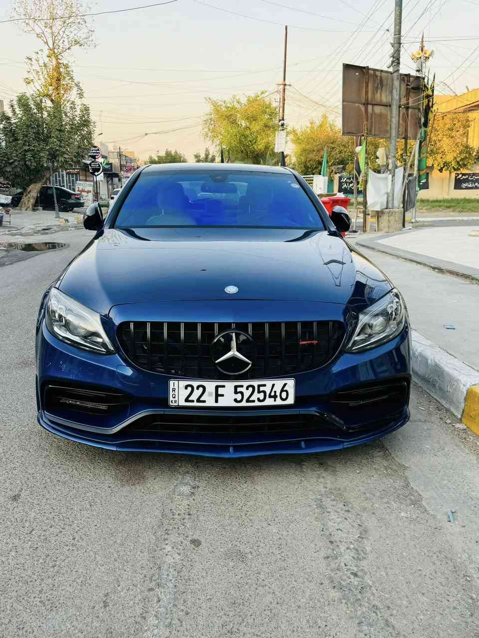 مرسيدس C300 موديل 2017
عليها كت كامل C63s  فول فول مواصفات

وارد امريكي حادثها باب السائق(
بدون دواخل) ايرباك فقط بردة
فوول مواصفات للاخير 
بنوراما 
شاشة كبيرة 
دبل ماوس
سستم سماعات برايمستر
كامرة خلفية دوارة
رادار امامي
رادار خلفي
رادار جانبي
كشنات كهرباء
داخل جلد كريمي(اصل)
كشنات تدفئة
لايتات زينون ( مالتي بيم) 
بك لايت C لد
ويل 19 اصلي
5 انظمة قيادة
شفتات ستيرن
السياره مسويلها سيرفس كامل ومابيها اي نقص صفر مسج 
تخم تاير جديد 
***********
