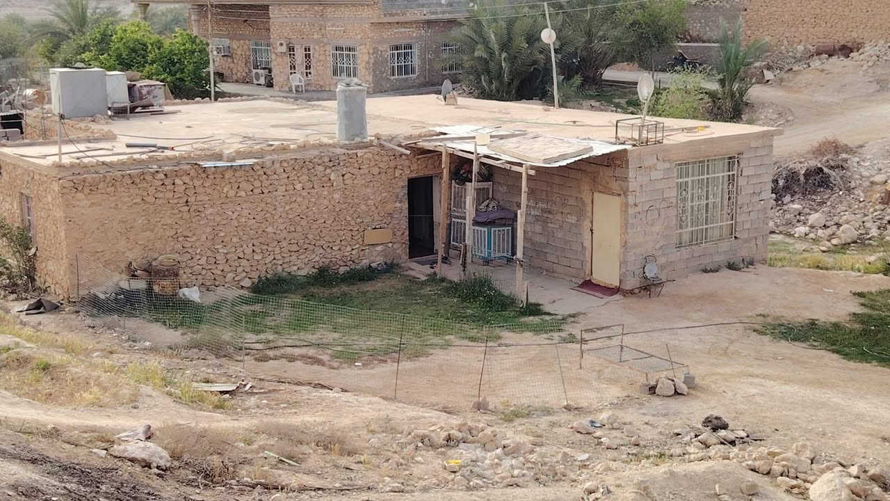 للبيع ...
دار على مساحه اكثر من 600 متر
مع قطعة اكثر 500 متر
حسب ما موضح بالصور قابل للزيادة المساحة
الدار مع القطعة رقم بالبلدية
العنوان / بروانه - قرب جامع خاشع
السعر 30 للدار والقطعة قابل للتفاوض 
للاستفسار : مراجعة المكتب او الاتصال على الارقام التالية ...
***********
***********
بأدارة : ابو مريــــــــــــم
🌹🌹🌹🌹🌹🌹🌹
