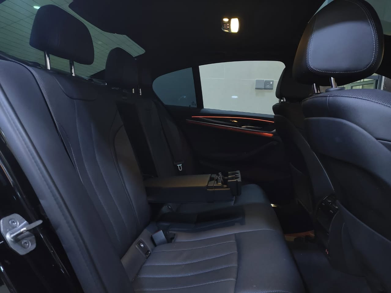 Bmw 530E 2022 Black 2.0L
حجم المكينه : 2000 تيربو + هايبرد + شحن منزلي بلك ان 

السعر : 32000$ 

الضرر :  حادث بسيط في الجنطة 

#مواصفاتها

.شاشه 

.بصمه 

.بنوراما

.كشنات جلد

.هيترات بالكشنات

.ويل كب

.حساسات خلفي امامي

.هندبريك بصمه

.قطعتين تبريد

.كشنات كهرباء

.لايتات لد + زنون

.بكلايت لد

.شحن وايرليس

.اناره داخليه 7 الوان

.صندوك كهرباء

.رادرات 360

.اشاير بالمري

. اتو هولد

 📞***********

بغداد / العامرية
