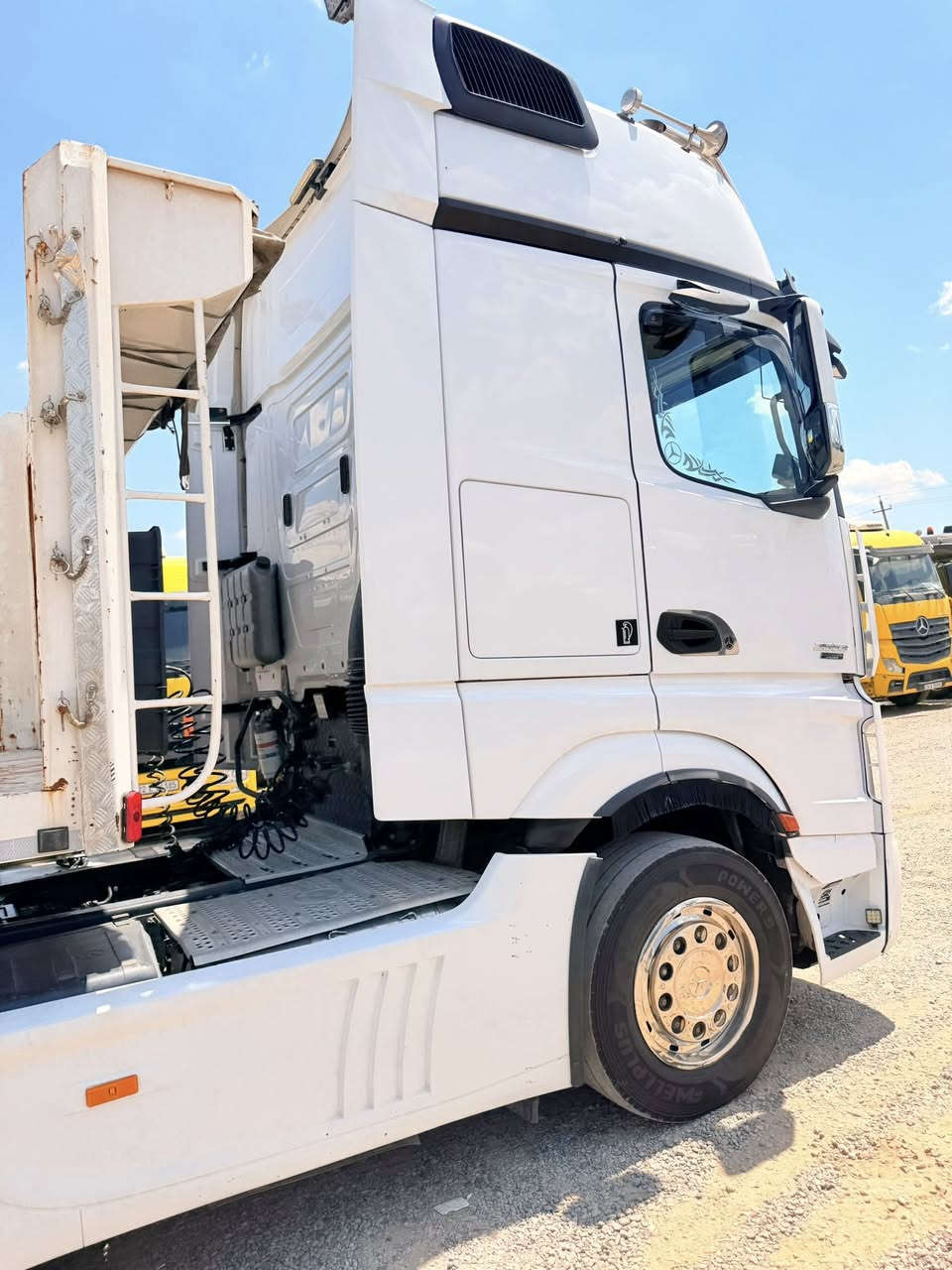 وحش سقف عالي 

سنكل دبل تاية بلادي راس تريلة

موديل 2019

حجم 2653

فول فول مواصفات كشن ديوان

ماشي 500الف

بس راس هم يرهم

للاستفسار 

📞***********☎️
📞***********☎️
📞***********☎️
📞***********☎️
