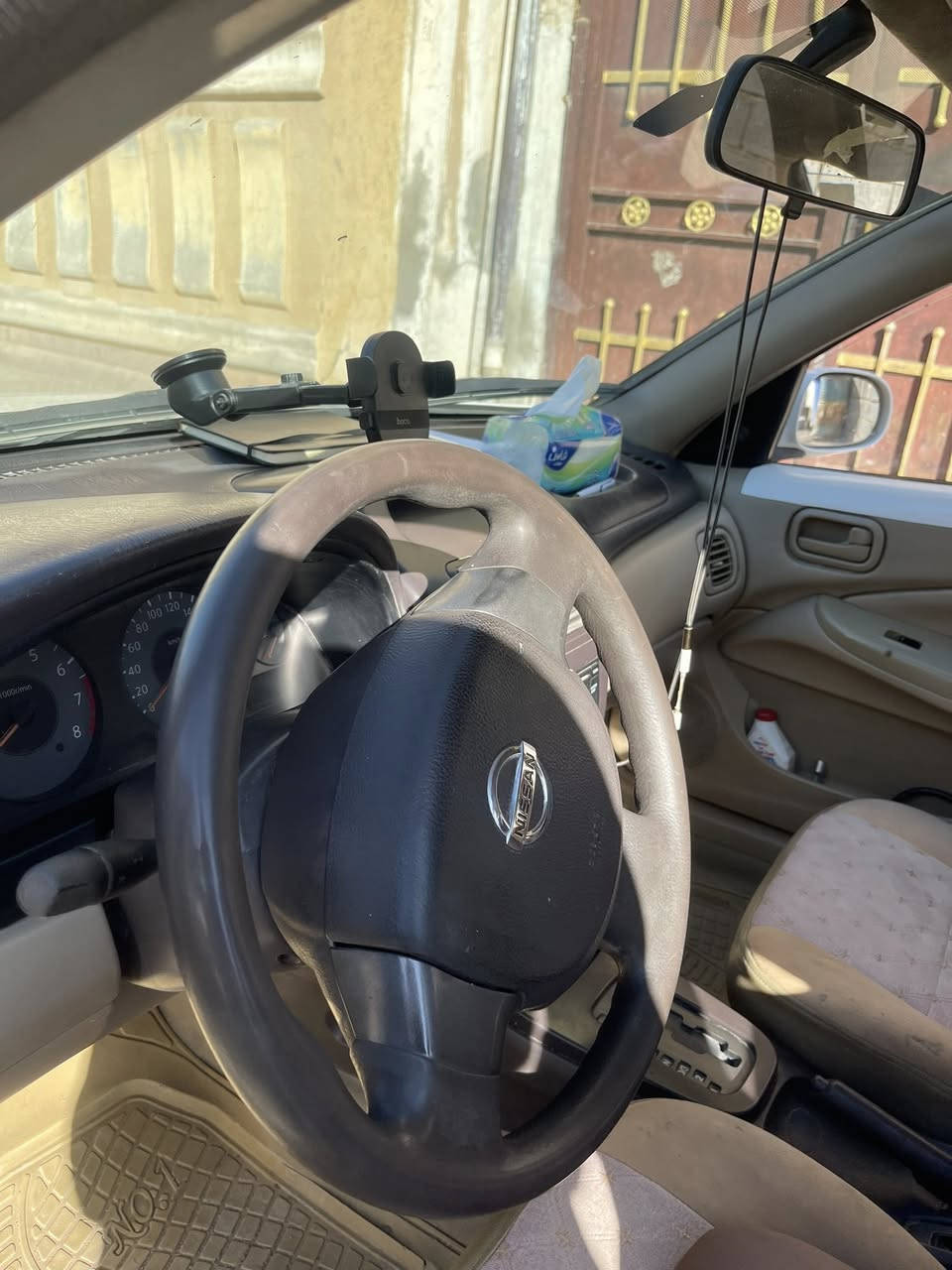 نيسان سني 2009للبيع بيها قطعه وحده جاملغ امامي جهة السايق رقم بغداد باسمي ***********
