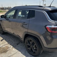 وبركاته  جيب كومباس موديل 2018 ماشيه 151 الف السعر 105 وبيه مجال حادثه...
