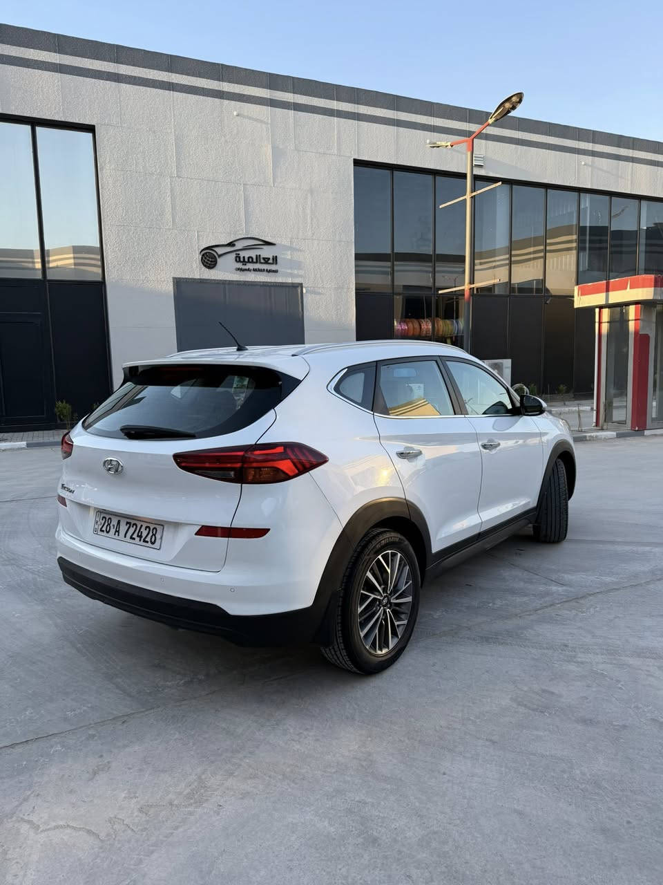 توسان موديل 2019 
خليجي فول عدا البانوراما 
لايت خمس عدسات زنون دوار 
بك لايت LED
LED نهاري 
دخول ذكي ( بصمة )
يدات الابواب نيكل 
3 وضعيات قيادة ( mode drive ) 
داخل جلد لونين 
دشبول صاج 
مري شفط
ترحيب ابواب ومري عند الاقتراب من السيارة
5 ويل 
تبريد قطعتين 
تبريد بالجكمجة 
الكشنات الاماميه كهرباء 
تحكم استيرن جهتين  
رقم دولي نجف لغاية 2029 بأسمي
السعر 195 ورقة

***********
السيارة بيها صبغ ربع بنيد فوك اللايت الايسر طخة سطحية بدون ايرباك وبدون دواخل والباقي مكفول
