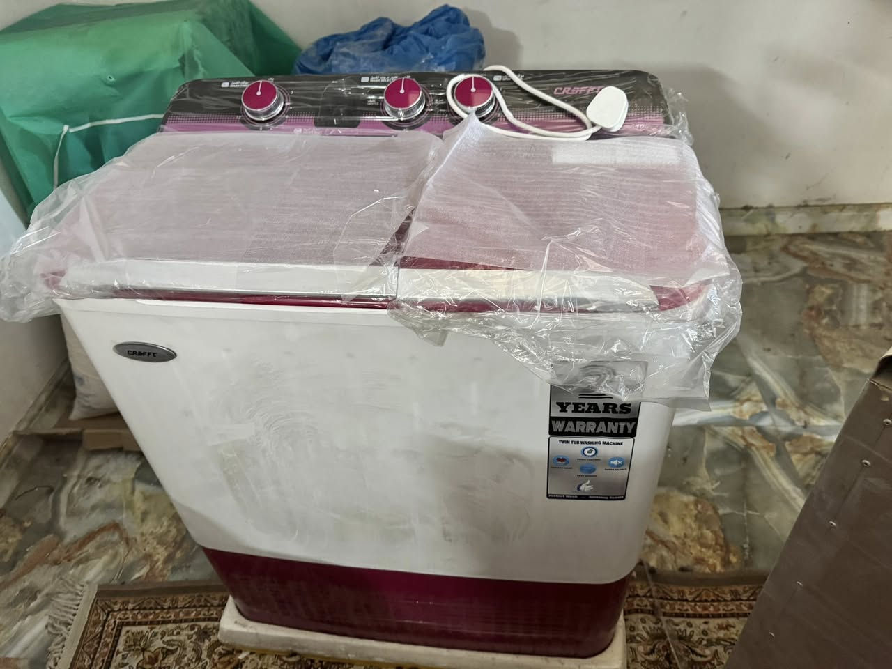 غسالة كرافت (CRAFFT) حوضين 10 كيلو - جديدة بالكرتونة للبيع
تفاصيل الإعلان:
للبيع غسالة CRAFFT حوضين (غسل وتنشيف) أصلية، الغسالة جديدة تماماً وغير مستخدمة (بعدها بالباكيت والنايلون مال الشركة).
• السعة: 10 كيلو (حجم كبير، مناسبة جداً للعوائل والبطانيات الخفيفة).
• المميزات:
• Perfect Wash: غسيل مثالي وقوي.
• Super Silence: صوت هادئ جداً أثناء التشغيل.
• Twin Tub: حوضين (حوض للغسل وحوض للتنشيف السريع).
• كاملة مع كافة ملحقاتها والكتالوج.
السعر: [  175 الف ] وبيها مجال بسيط 
المكان: ديالى - الخالص.
للتواصل: مراسلة الخاص.


**إذا كنت صاحب هذا الإعلان وتريد حذفه لأي سبب، رجاءا أرسل رسالة إلى الدعم الفني**