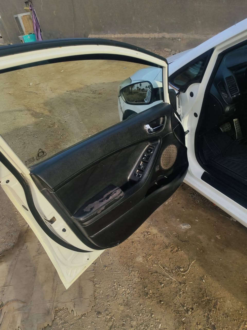 السلام عليكم سيراتو 2014خليجي فول مواصفات عده البصمه   السونار مرفق بالصور رقم اربيل السعر 113وبيه مجال مكان السياره حله كفل  للاستفسار ***********
