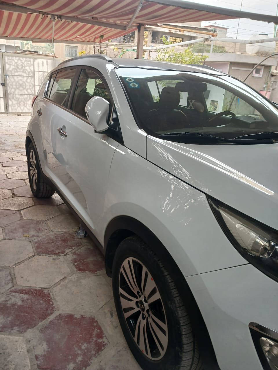 ألسلام عليكم كيا سبورتج للبيع 2016 خليجي السياره
سياره جديده نظيف
مواصفات 
حساس خلفي ش
كروز سرعة 
تحكم استيرن جهتين
مري شفط 
اشاير بالمريش
ويل كروم 
محرك 2000 دوش 
ماشيه 136 حقيقي 
سياره بأسمي رقم بغداد
السعر160 وبيها مجال
الاستفسار ‏
***********
‏
