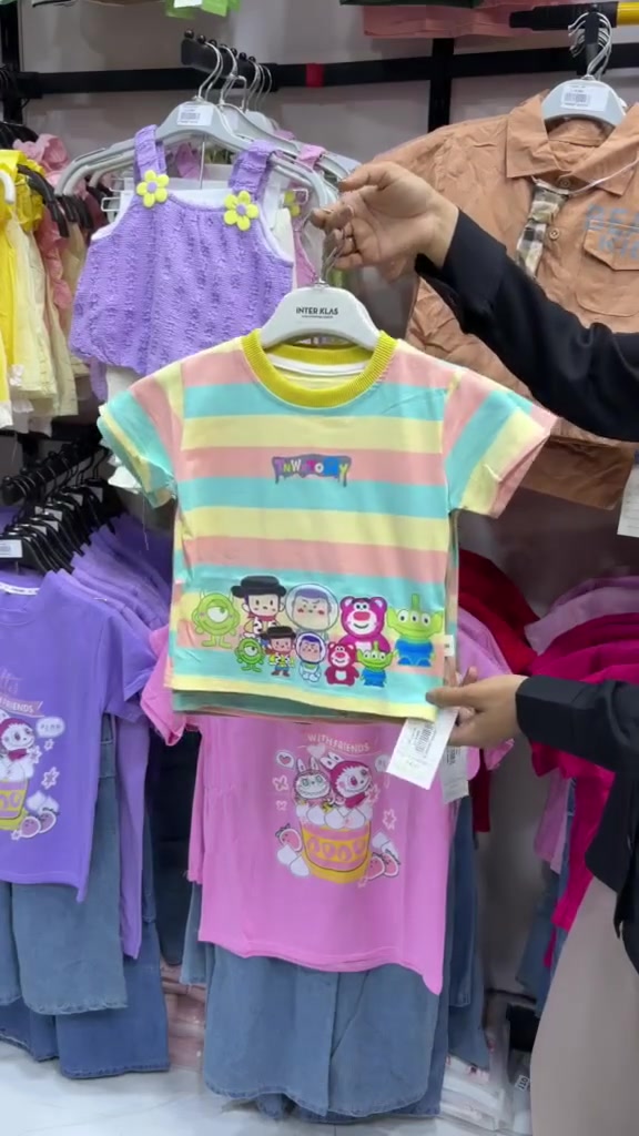 ازياء ميمي 
كل قطعة تحكي قصة أنوثة 👗 
(قاط ولادي)
القياس 1سنه إلى 5سنوات 
السعر 6000
للاستفسار ***********
يوجد توصيل داخل الكوت وجميع المحافظات 
العنوان: شارع الهوره -مجمع الروان-الطابق الأول.
