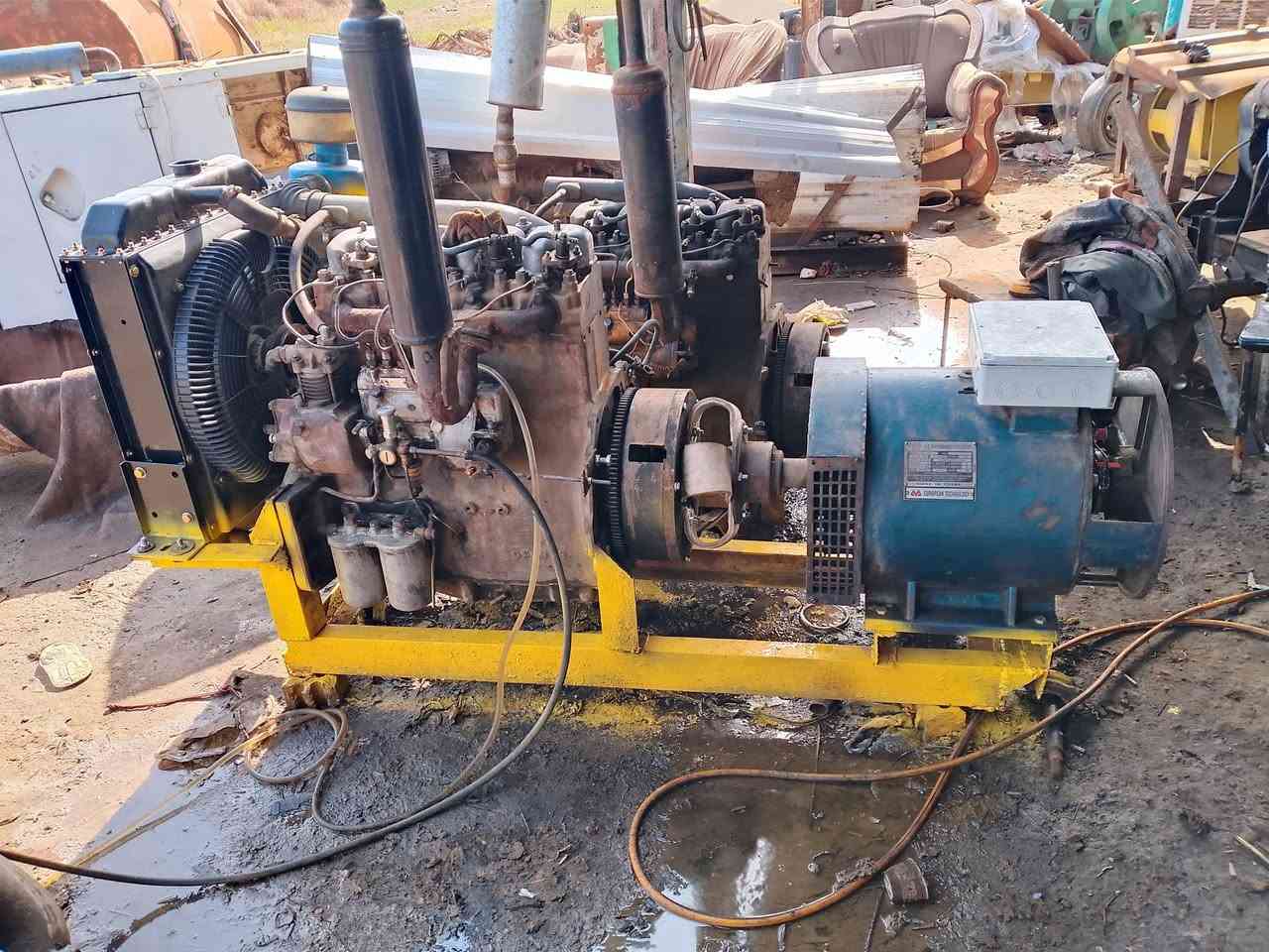 مولد محرك عنتر 4 بستم مع راس توليد 40 كيفي يعني 160امبير 3 فيز جاهزه شرط الشغل  وتحميل الكهرباء بابل المحاويل
***********
*********** اكو نقل
