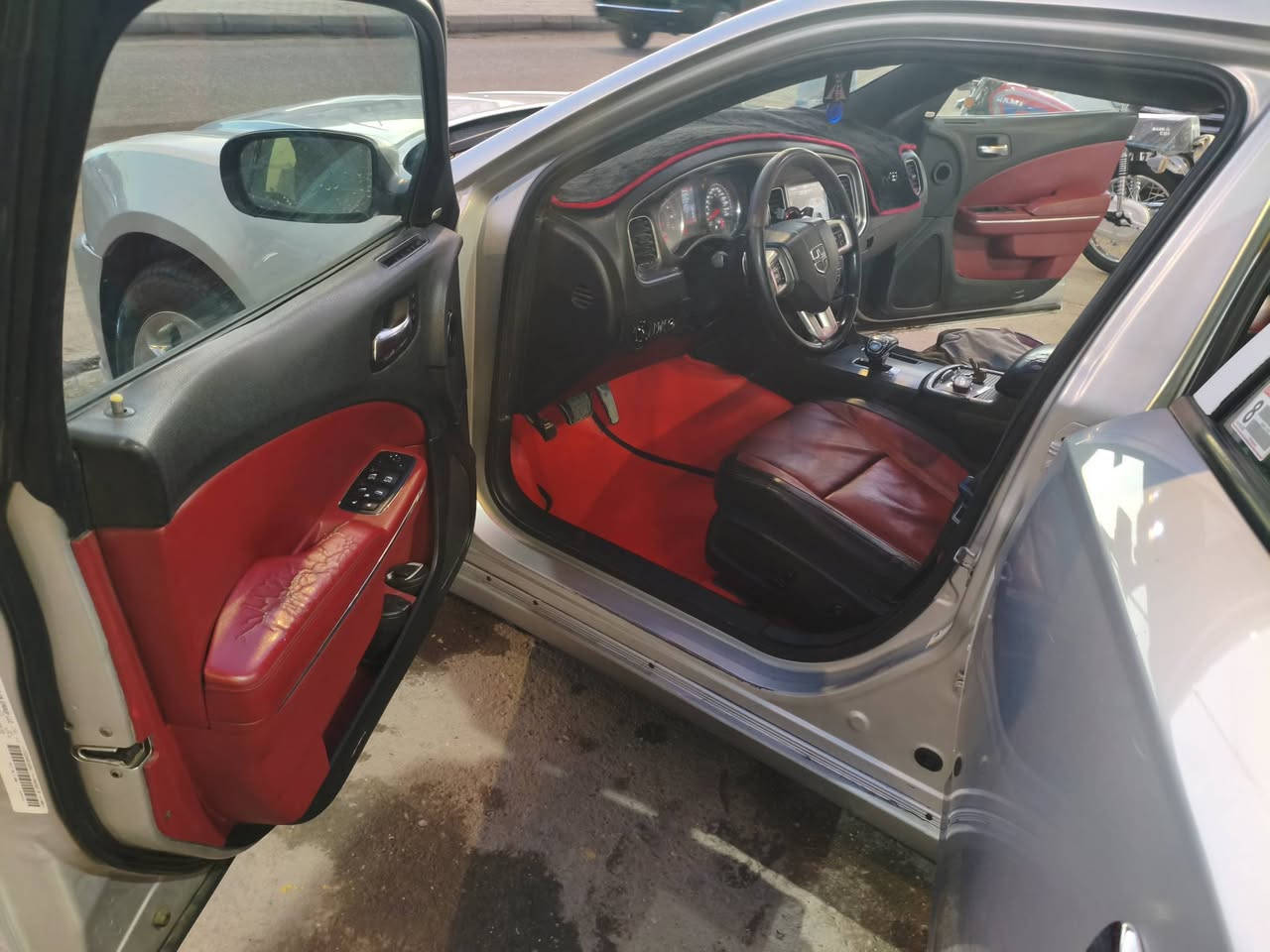 سلام عليكم شباب جارجر كنديه 2012 بسمي مباشر صارله شهر مديوره رقم بغداد فول مواصفات فتحه كير طياره عداد 260 غرفه حضن جلد احمر 2020 مفروشه جلد حساسات امامي خلفي منضومه زنون اصفر مكان حادثه مبين فقط جاملق خلفي ومقسمه البيبان ولبنيد النرمايد جاملقات اماميه ممفتوحات *********** مكانه ميسان سعر 140
