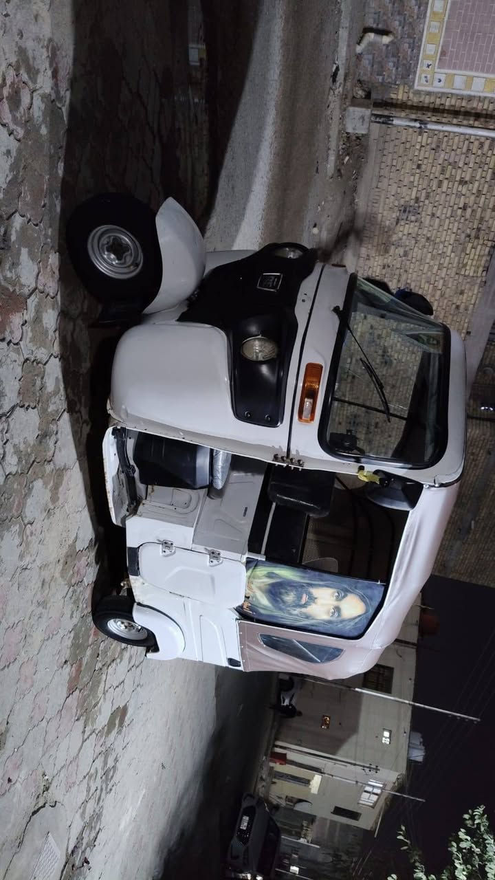 السلام عليكم شباب تكتك باجاج للبيع السعر 3 وبيها مجال ادوات التكتك ادوات مكان ناصريه مركز  ‏‪‪0781 364 9671‬‬‏
