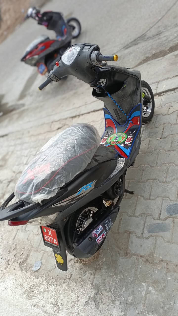 السلام عليكم للبيع ماكس عدلة بوشه 49 بلاد دراجه كفاله عامه بس كفرات تجاريه ما مفتوحة كفالة تخبل لدراجة مابيها نقص برغي بيه ويالة نجمة وقطرة دهن رياضي أرضية رياضي  *********** مكان بصرة الامن الداخلي مقابيل شارع لقائد السعر 600 قفل بس شراي يراسل جيب مصلح وفحص لايت عالي ناصي
