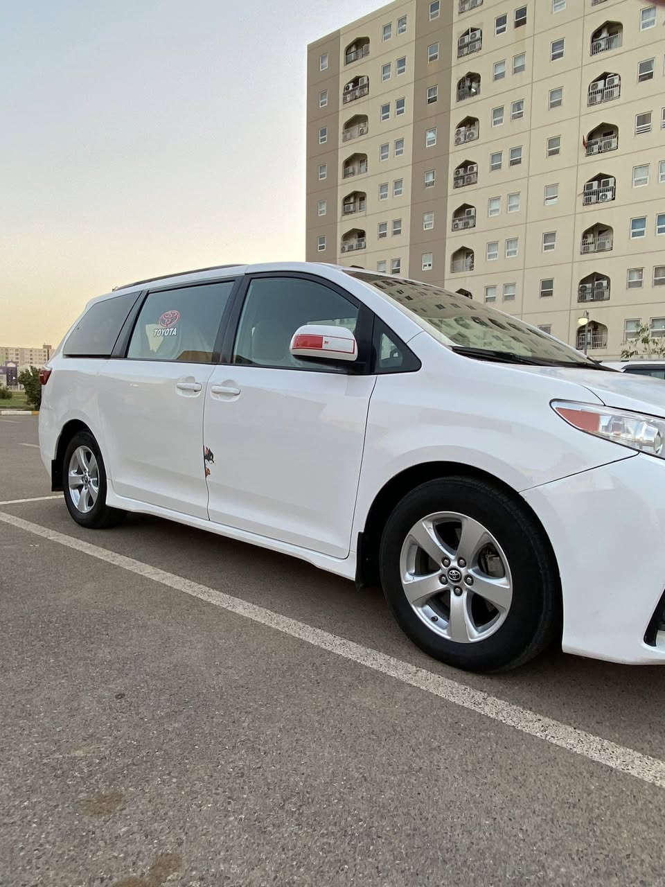 البيع تيوتا سينا موديل 19 السعر 220/    ***********
