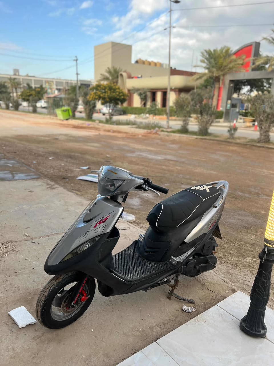 السلام عليكم 
ماكس عدله بلاديه الدراجه ماصارلها هواي من طالعة رمبة نضيفه كلش مكاني نجف بيع فقط الدراجه تخبل بيها تزويد مرتب خارجي وشغلات حلوة الدراجه كلش نضيفه مكينتها تخبل ما مفتوحة مكفولة ونضيفه دراجة كااملة من الطول للطول وكلش حلوة ونضيفة كدام عينك الي بنفسه يراسلني علواتس اب او يعلق واطبلة خاص ***********
 السعر 870 وبيها مجال كللللش بسيط لان دراجة كلش نضيفة وتعبان عليها بيها صالنصه صجميه ويدات بريك رياضي اصلي وشغلات كلة اصلي
