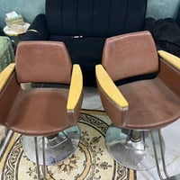 كراسي حلاقة للبيع مكاني بغداد الحرية ٠٧٧١٢١٧٤١٥٩ الجكات شغالة سعر ١٧٠ ...