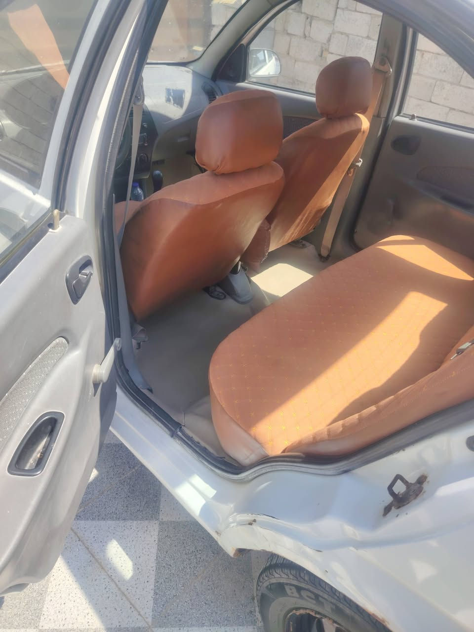 السلام علیکم ورحمة الله وبرکاته
تایبه مودیل 2013 
كفاله عامه ما عدى بارد قلیل يم البك لایت بخشم البنيد والباب الخلف السائق بارد جدا قلیل کد شبر بدون دواخل 
ملاحظه السياره قاصرین (قاصرين) لمده 7سنوات وتداور السياره اسويلك وكاله بيها السیاره 
السعر 30$ وبيها مجال قلیل 
للتواصل *********** واتساب أو اتصال
