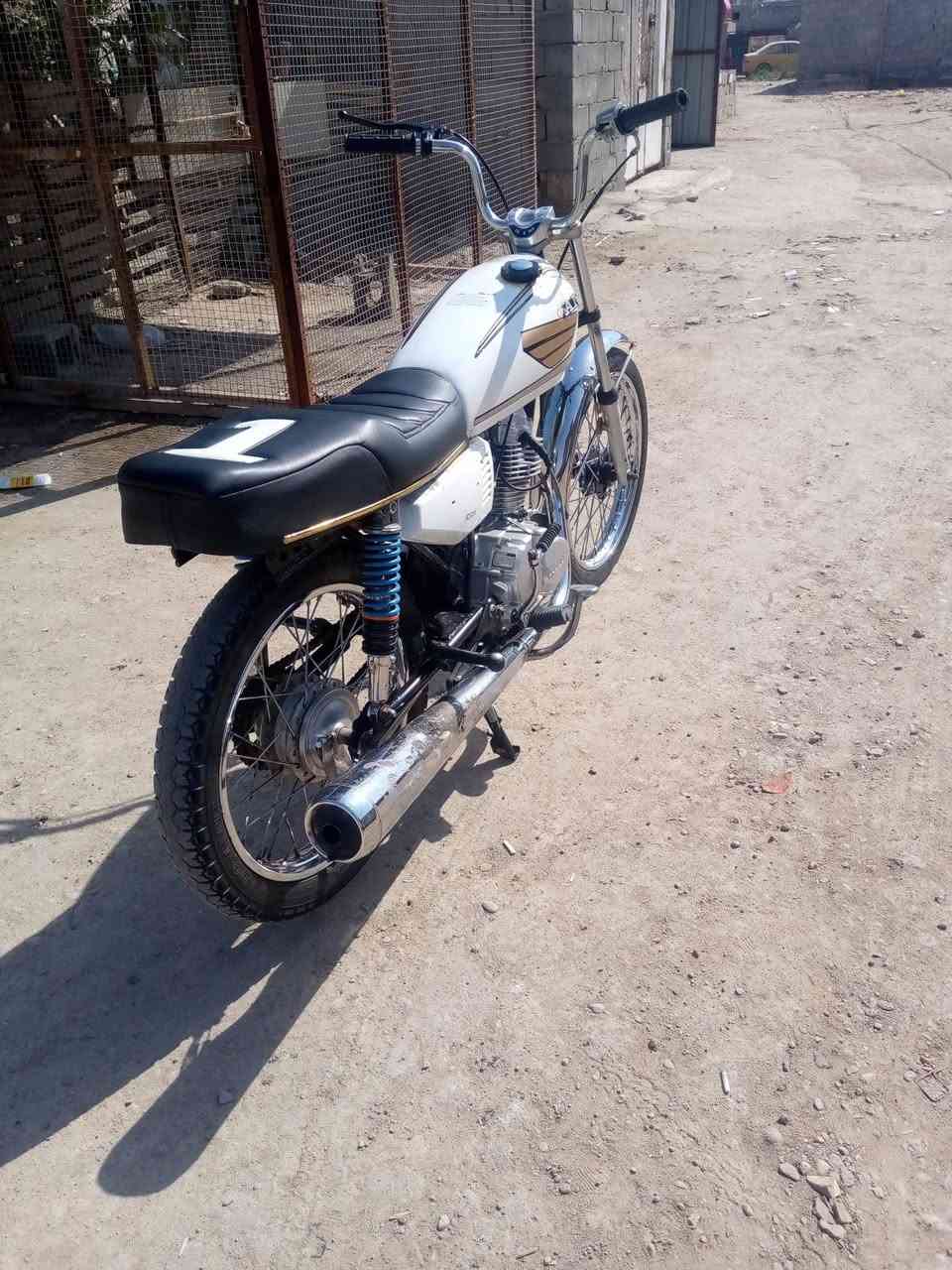 سلام عليكم دراجه نضيفه نامه للبيع
مبدل بيهة بس كور شراي بل خدمه ***********بدون بدون عنواني دبيسات
