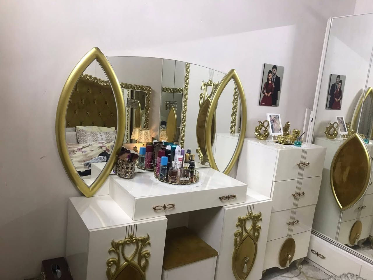 غرفه نوم اخو الجديد ملكي ٩ قطعه كل عيب ما بيها كلش نظيف سعر ٧٠٠ بيها مجال شراي تعال خاص تدللون علينه

الي عنده غرف نوم للبيع راسلوني *********** او اتصال ع رقم
