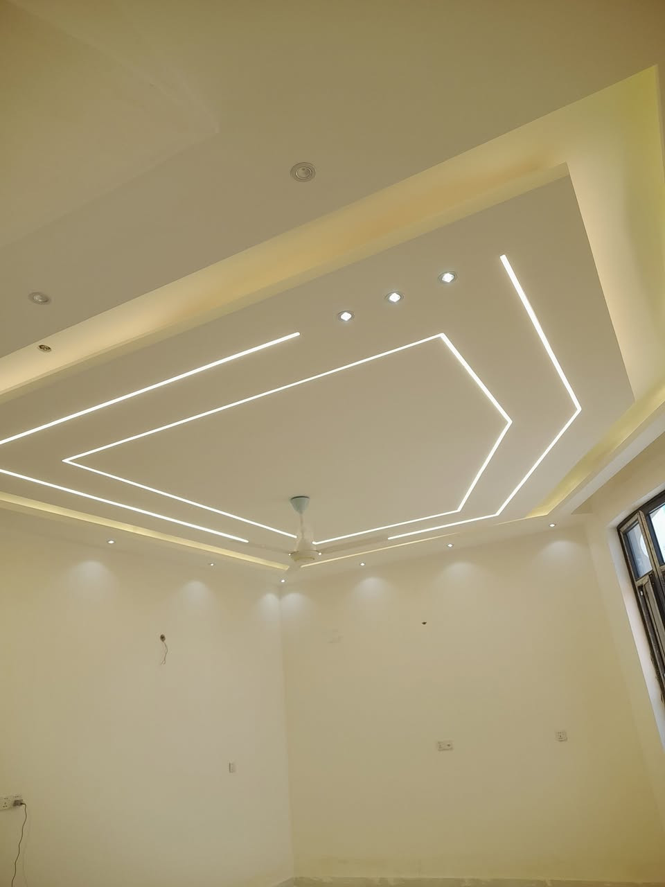 سلام عليكم كادر تصليح كافه انواع الجبس بورد 
شغل درجة وله حالين متفرغ اي واحد عنده تصليح اني خادم
الستفسار الرقم الموبايل ***********
