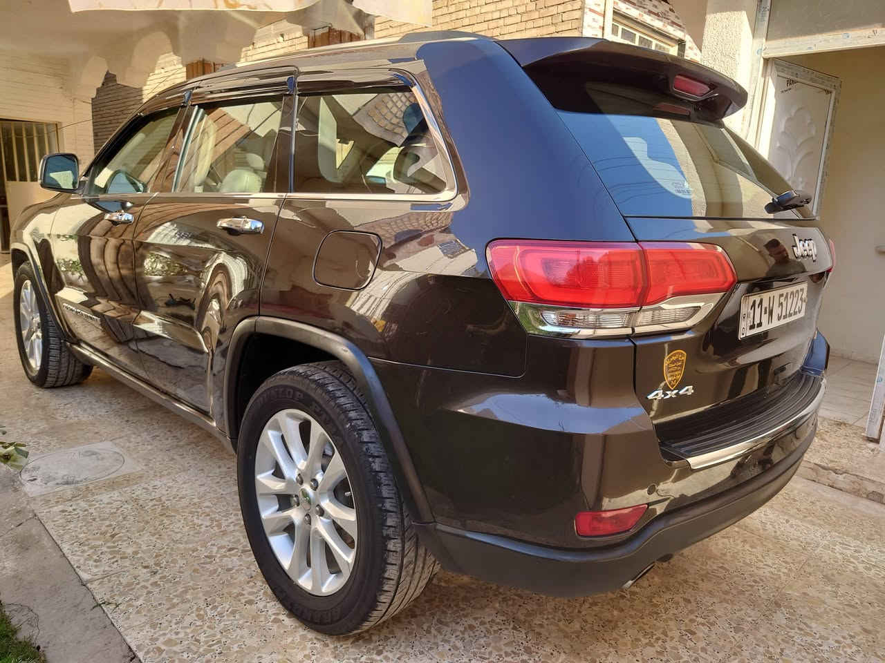 السلام عليكم
جيب كراند شيروكي لمتد خليجي فول بنوراما عدا الجكات 2017 لون بني مميز

بيها جاملاغ امامي عكس السايق فقط طخته شبر وعلى اثر الطخه مصبوغه الجاملاغ

قير بلادي ومحرك 6 سلندر مبدله بساتم 14 علمود الصرفيه والعتماديه

ومشيول الفور ويل يرجع ب200 دولار هم علمود الصرفيه السياره شلعتها قويه 

السياره صدرها تعبان ينزل من سعرها 

ماشيه 74 الف ميل 

السعر 245 وبيها مجال 

للبيع او مراوس ب جارجر

للتواصل خاص او الاتصال على رقم ***********

مكانها الدجيل صلاح الدين

السياره كل تفاصيلها شرحتها
