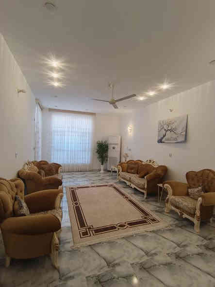 للبيع بيت مساحه ٢٥٠ متر نزلة بيت حايف (١٠×٢٥)طابو زراعي  سند ٢٥ يتحول باسمك ومشمول بقرار التطويب رقم 3200
••الطابق الاول يحتوي :
•صحيات خارجيه
•مطبخ حار وبارد
•استقبال كبير (٥×٨) 
•هول داخلي 
•مجموعة صحيات كامله
•منور عدد ثنين
•غرفة نوم سويت (٥×٦) 
•غرفة نوم (٥×٤) 
•• الطابق الثاني يحتوي :
•غرفة نوم سويت (٥×٨) 
•غرفة نوم(٥×٧) 
•هول داخلي مع مجموعة صحيات كبيره
•غرفة مخزن
• سطح خارجي (يمكن البناء بهِ) + بيتونه. 
م/ توجد مدرسه ابتدائيه + ثانويه خلف البيت 
العنوان : الكوت الجديد/مجمع النفط الثاني / قرب مدرسة الحشد.
السعر  ١٥٥  وبي مجال بسيط
للاستفسار اكثر الاتصال على الرقم او التواصل على الخاص
***********
