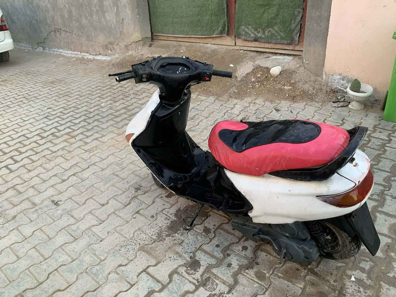 نجف ابو صخير مناذره وره مطعم ثائر الجبوري 
سلام عليكم دراجه فراشه كدامك المكينه مفتوحه سعرهه 150وبيهه مجال حك جيه العنوان نجف ابوصخير المناذره وره مطعم ثائر الجبوري.      رقمي للاستفسار.. ***********
