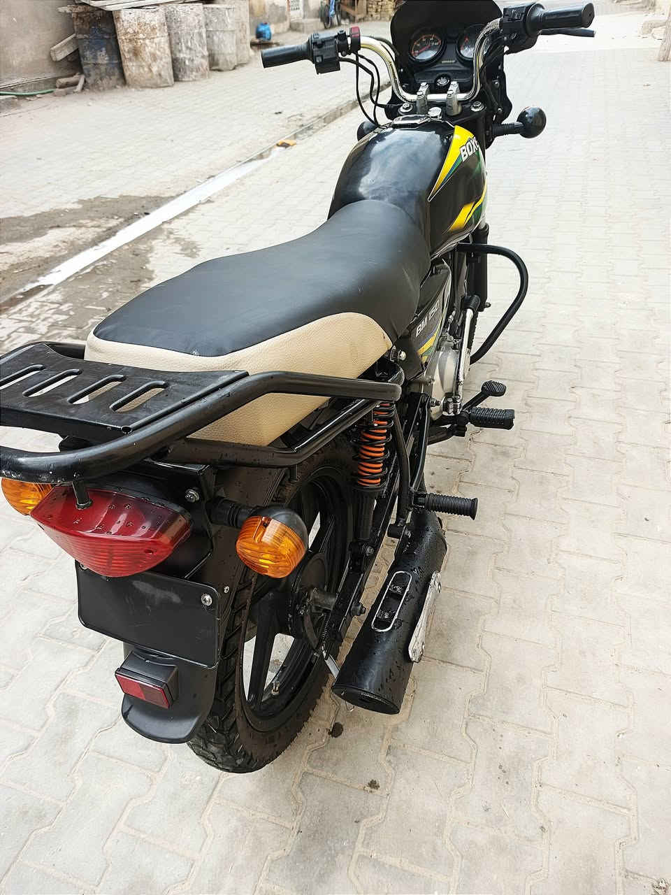 السلام عليكم دراجة بوكسر مديل 23 نضيفة تجي تفحص اوراق اصولي يم مكتب حسين ابسيف سعد كبل تزجيل السعر مليون و400 الشراي يتصل على الرقم التالي مكاني كربلاء مامتواجد على الفيس ***********
