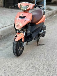 عندي هاي الدراجه للبيع عوزه بس كفر وصارله تقريبن سبع تشر متروكه ومكينت...