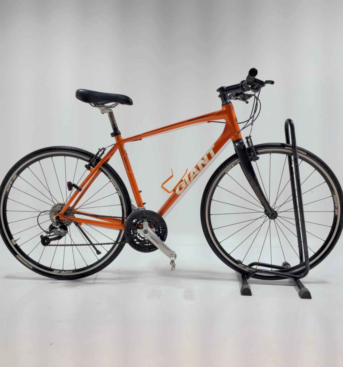 السلام عليكم شباب بايك giant scap RX مضاف اليه كافة الاكسسوارات من نفس الشركة البايك ختم واحد جاملغات بونتريكر جنطة سرج جاينت لايت جاينت اصلي +لايت كبير 2800 لومين +بك لايت شحن اصلي +مطارة وحاملة مطارة من نفس الشركة البايك بحالة الوكالة ولا برغي مبدل بريكات شيمانو مكينة ACERA 3×9 السعر ٥٥٠ مع الاكسسوارات بدون اكسسوارات ٤٠٠ الف المكان بغداد الغزالية لا يوجد توصيل بي مجال حك الجية للتواصل خاص او الاتصال ***********
