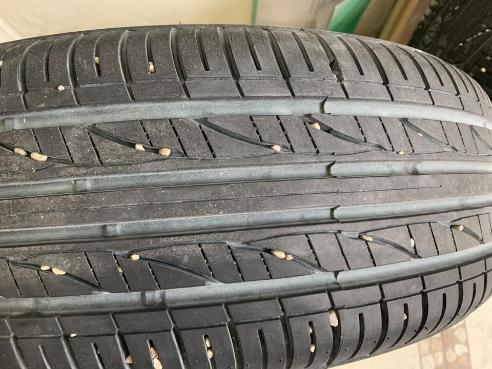 السلام عليكم للبيع تايرات مع ويل اصلي وليس صيني  قياس الويل (15) مع تايرات انتاج 2024 -2025 
195،65،15 استخدام شهرين نظيفات السعر كامل 200 قفل  
العنوان بغداد حي القاهرة 
***********
