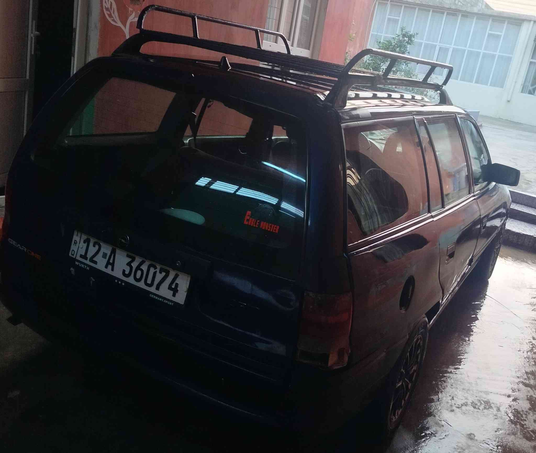 سيارة استرا كير عادي موديل 1992 رقم دولي+ بطاقة بنزين + شرط التحويل للاستفسار رقم الهاتف ***********
