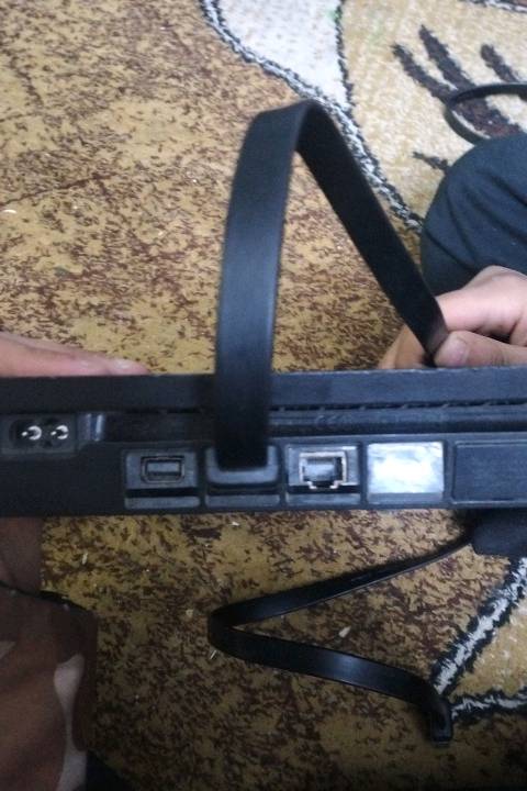 شوف حبي بلي فور 4 اخو الجديد مع يدتين و افيش اجدي  مثل ما موضح عندك بل صوره للعلم البلي هكر بلا العاب فقط هكر العنوان العراق بغداد مدينه الصدر قطاع 76 قرب تقاطع العوره ولا يوجد توصيل والسعر 275 الف دينار عراقي