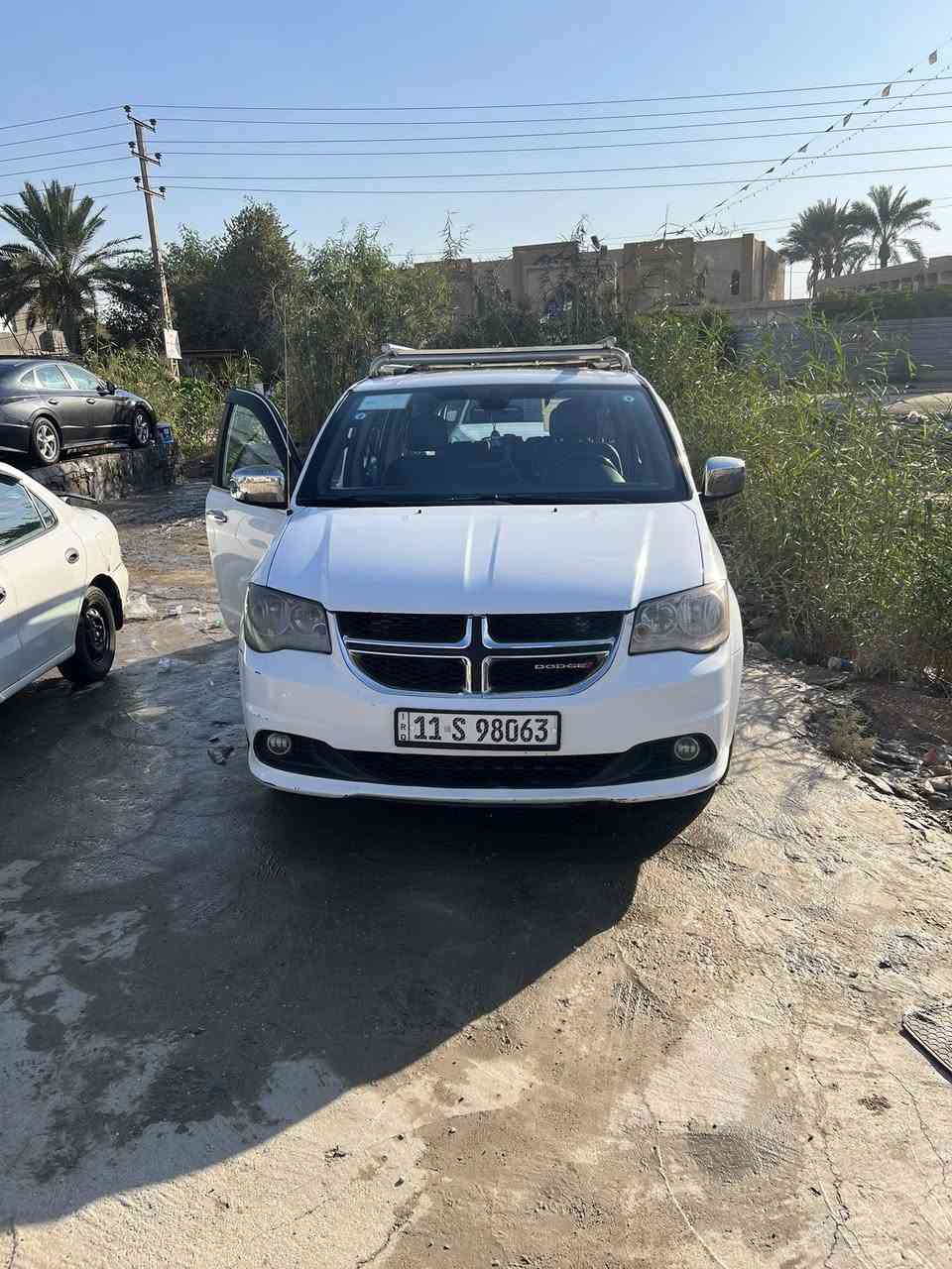 دوج كراند كرفان للبيع فقط
الرقم بغداد السيارة بأسمي تحويل ثاني يوم 

السيارة فول مواصفات SXT 
البيبان كهرباء +جنطة كهرباء + نظام ايكو 
المحرك 3600 
الحادث والسونار موضح بل صور 
العنوان : بغداد ابو غريب شارع الزيتون 
رقم الهاتف :*********** \ ***********
الموديل :2020 
السعر 190 وبيها مجال بسيط حك الجية
