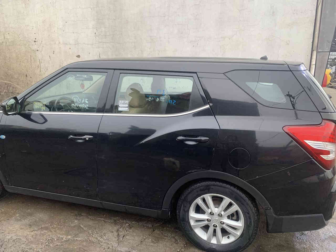 السلام عليكم سانك يونك 2018 كوري مكينه كاز بلادي بيهه صبغ باب السايق والباب الخلفي وشبر بل صندوق كير خير من الله مكينه قبل سبوع شادهه زيرو جديدة بيع او مراوس مكان سيارة بغداد الشعب ***********
