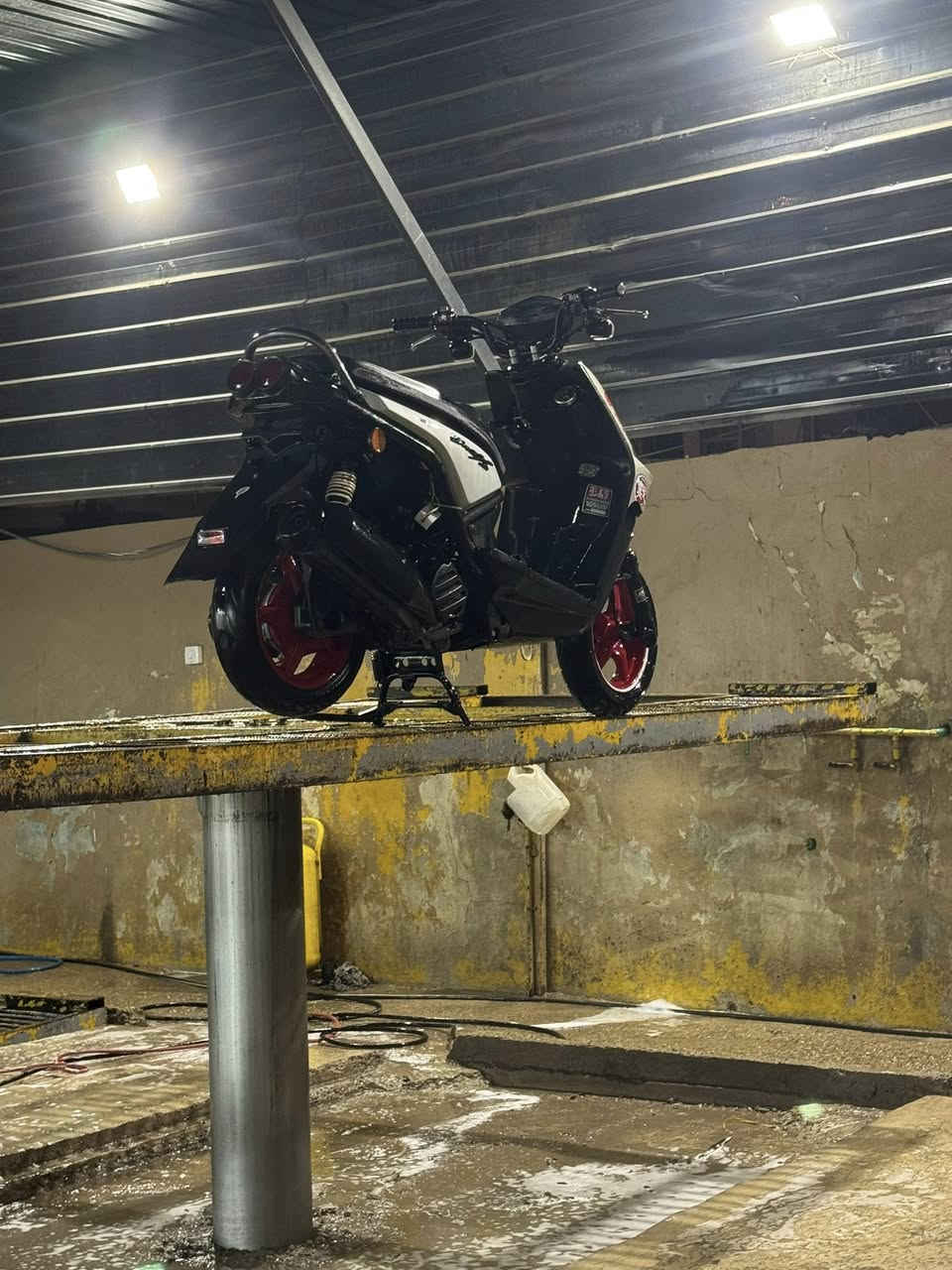 السلام عليكم سكنس جبلي للبيع دراجة مفولة تزويد داخل المكينة بوشة 63كور بصمة كلجات WF كله ياباني السعر مليون 600 وبيه مجال حك الجية الرقم ***********
