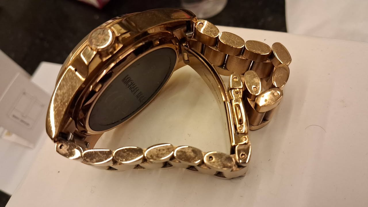 Micheal kroz smart watch


**إذا كنت صاحب هذا الإعلان وتريد حذفه لأي سبب، رجاءا أرسل رسالة إلى الدعم الفني**