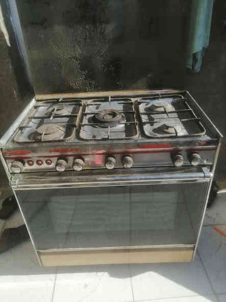 طباخ  كل شغل عيون وفرن 100 بيه مجال *********** شطره
