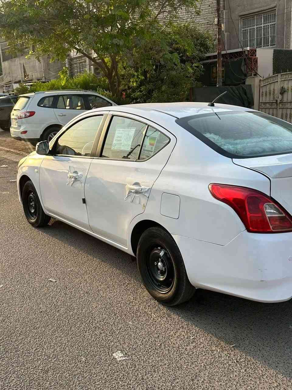 سني نيسان هندي بليتة زركة 2019 ماشيه 106 رقم بغداد مصفرة غرامات ثاني يوم تحويل كبل ابصملك 
بيه باب وره السايق صبغ نصه أثر شخوط وبيه ربع الجنطة صبخ وبيه بوارد بسيطة سيارة صدر جديد شاشة كامرة تخم تاير جديد سعر 98وبيه مجال العنوان بغداد الاعظمية شارع المغرب  ***********
