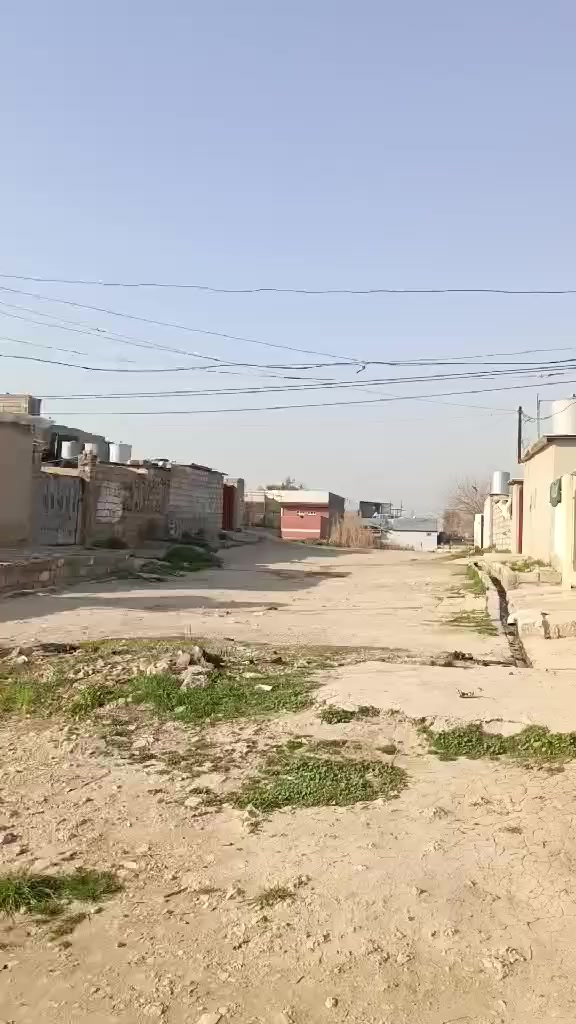 مثل ماموضح بل فيديو البيت.. البيت ماسحه 300متر كرت بلديا العنوان تجاوز وادي حجر قرب مولده ابو حمودي التجاوز الي مقابل محطه الهارون البيت مكون من غرفتين وهول ومطبخ وصحيات وحديقه  السقف جينكو جديد وكرت مال بلديا وفرع تيكله يعني قريب على شارع العام تقريباً 500متر عن الشارع العام وكامل السعر 7ملايين ونص وبي مجال التواصل عبر الرقم او على الرقم واتساب او انصال *********** شراي يراسل واتساب
