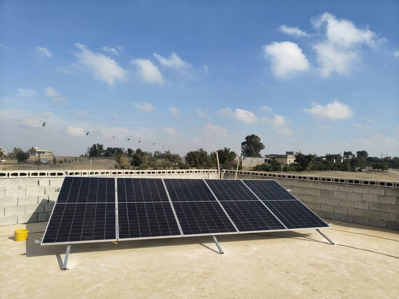 أنطلقت فرقة مكافحة الظلام والتصحر  لأداء مهامها
نحو القمة بثقة وإصرار.
شركه التساهل للطاقه الشمسيه
تم بفضل الله تجهيز و  تنصيب منظومة طاقة شمسية   اليوم الخميس   في تاريخ 2025/8/28المنزل  الاخ احمد محمد اسعد قرية كبروك قضاء مخمور     ضمن الرقعه الجغرافيه ال 
   #محافظة_نينوى
تجهز المنظومة المنزل ب 10أمبير نهاراً
بالاضافة إلى 8أمبير ليلاً  . 
مكونات المنظومة: 
🔵الواح نوع (650واط الونجي ). 18 باسبار ذات وجهين وذات كفائة عالية بضمان 15 سنة. 
🔵جهاز انفيرتر  حجم,2 6كيلو  (27امبير) نوع ايتل بضمان سنه 
🔵 بطارية اليثيوم 7/5كيلو  الاطول عمراً .وبعمر افتراضي 15 سنة وبضمان 5سنه 
شركة التساهل للطاقة الشمسية
🔵قواطع dc .
  مع أسلاك خاصة بالطاقة الشمسية
🔵الهيكل المعدني مصنوع من حديد ثقيل مغلون ضد الصدأ وبسمك 2ملم  فعلي. 

صيانة دورية بامهر الفنين الصيانة دورة سنة كاملة مجانية 
فريق مختص للاستشارات المجانية والتوعية للمنضومات.....

شركة التساهل للطاقة الشمسية الوكيل الحصري  في كركوك 

العنوان:
خلف سيطره الدبس مقابل ملعب الرستم مجاور معرض وليد العيثاوي  

للحجز والاستفسار الاتصال على الأرقام التالية :

فيصل ***********

حجي عطاالله ‭0770 102 2401‬

دكتور رائد ‭0782 489 5177‬

#لونجي -ثقة-آلاف-من-المستخدمين

دكتور رائد مدير قسم المبيعات ‭0782 489 5177

فيصل عوفي مدير قسم الشؤن الفنية***********

