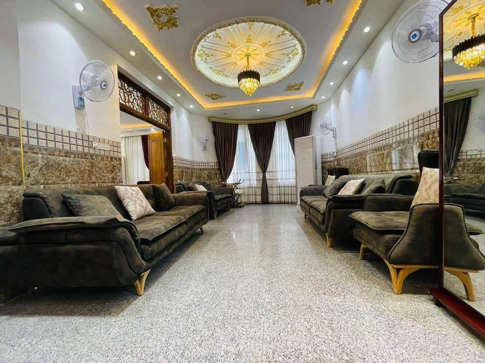 دار للبيـــــــــــــع...
طابــــــــو مــــــلك صـــــــرف...... 
حي الضباط الأولى قرب سنتـــــــــر الأسعار.... 
ـــــــــــــــــــــــــــــــــــ
طابقيــــــــن والبناء نظيف جداً... 
والمســــــــــاحه // 284م... 
ـــــــــــــــــــــــــــــــــــــــــ
خمسة غرف نـــــــــــوم نظام سويت... 
صالــــــه هـــــــول مطبـــــــــــخ حار بارد 
صحيات خارجية وداخليه كــــــــــراج حديقــــــــــه ومـــــــــــــناور
ــــــــــــــــــــــــــــــــــــــــــــــــــــ
عقارات رامســــــــــر 
***********
***********
