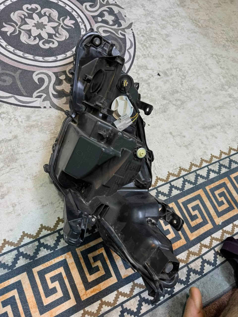 لايت كامري xse جهة الصدر اليمنة نضيف كلش لا كسر ولا شخط اصلي سعرة 125 وبي مجال للاستفسار ***********
