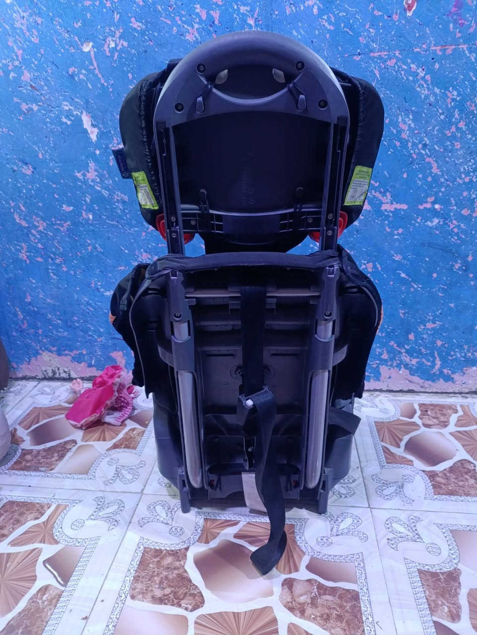 سلام عليكم كرسي طفل امريكي اجاني من امريكة وية سيارة جيب ينشد عل كشن مال سفر للبيع  125 بي مجال شراي يتصل هاتف *********** مكان البصرة القبلة
