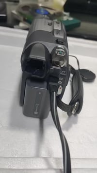 كاميرا سوني • مع شاحن • ضرر بسيط