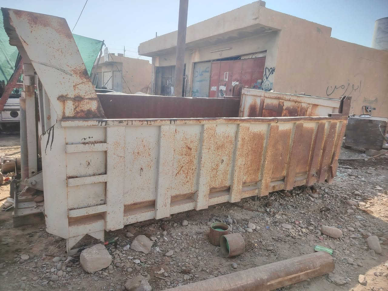 السلام عليكم يوجد بودي قلاب تك سويدي نضيف الساحة جديده الجك ابو الحاسبة السعر 18 بي مجال الرقم***********
