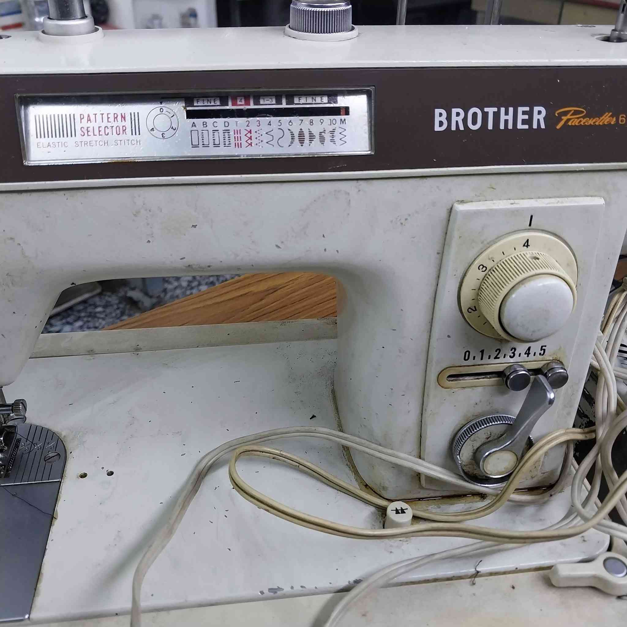 ماكنة خياطة برذر ياباني مؤسسة نضيفة جدآ للإستفسار الاتصال ع الرقم *********** علي
