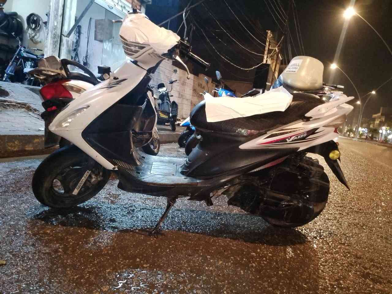 بسم الله للبيع ادرس محرك حيل حلو لا تنقيص ولا تبخير كشره حلو مثل مشوف بس يرادله دشبول سعر 250 وبيه مجال بسيط العنوان الرمادي الورار رقم الهاتف *********** شباب الي يريده يتصل
