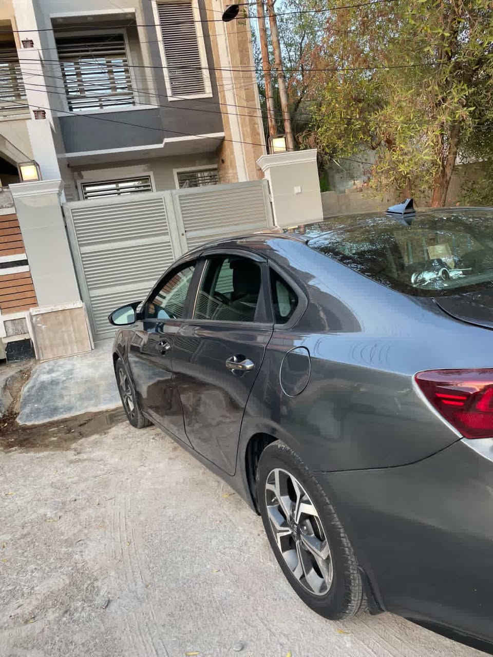 سلام عليكم
 فورتي 2021
مواصفات الs نص فول 
ضربتها جاملغ الخلفي الايسر راجع حار وبارد والمكينه بيها رنكات وخيط تبخير  وقبق جنطه هم
وسعرها 120 وبيها مجال على كد الجيه 
للتواصل ***********
